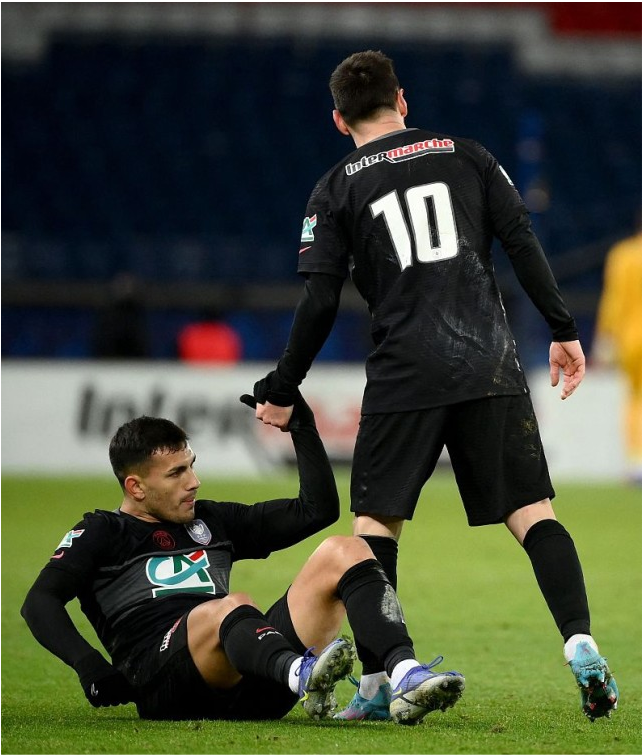 转折点尼斯调整名单,法国杯转会期攻防权衡,赛场秩序良好,纪律约束更严格 转折点尼斯调整名单,法国杯转会期攻防权衡,赛场秩序良好,纪律约束更严格