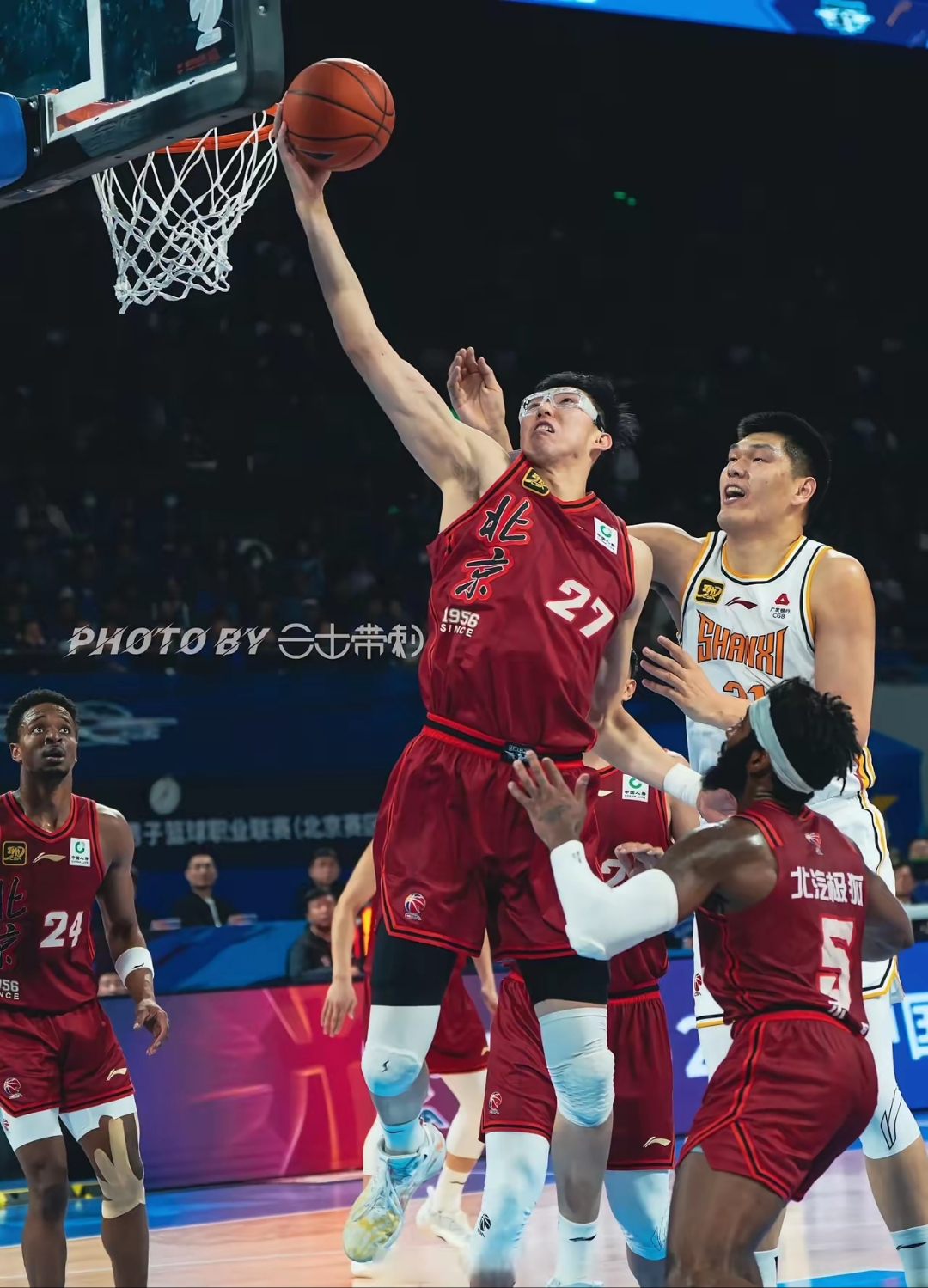 金年会官网-包含多伦多猛龙迎CBA季后赛关键赛，转会期战术微调，赛场秩序良好，训练强度明显提升的词条