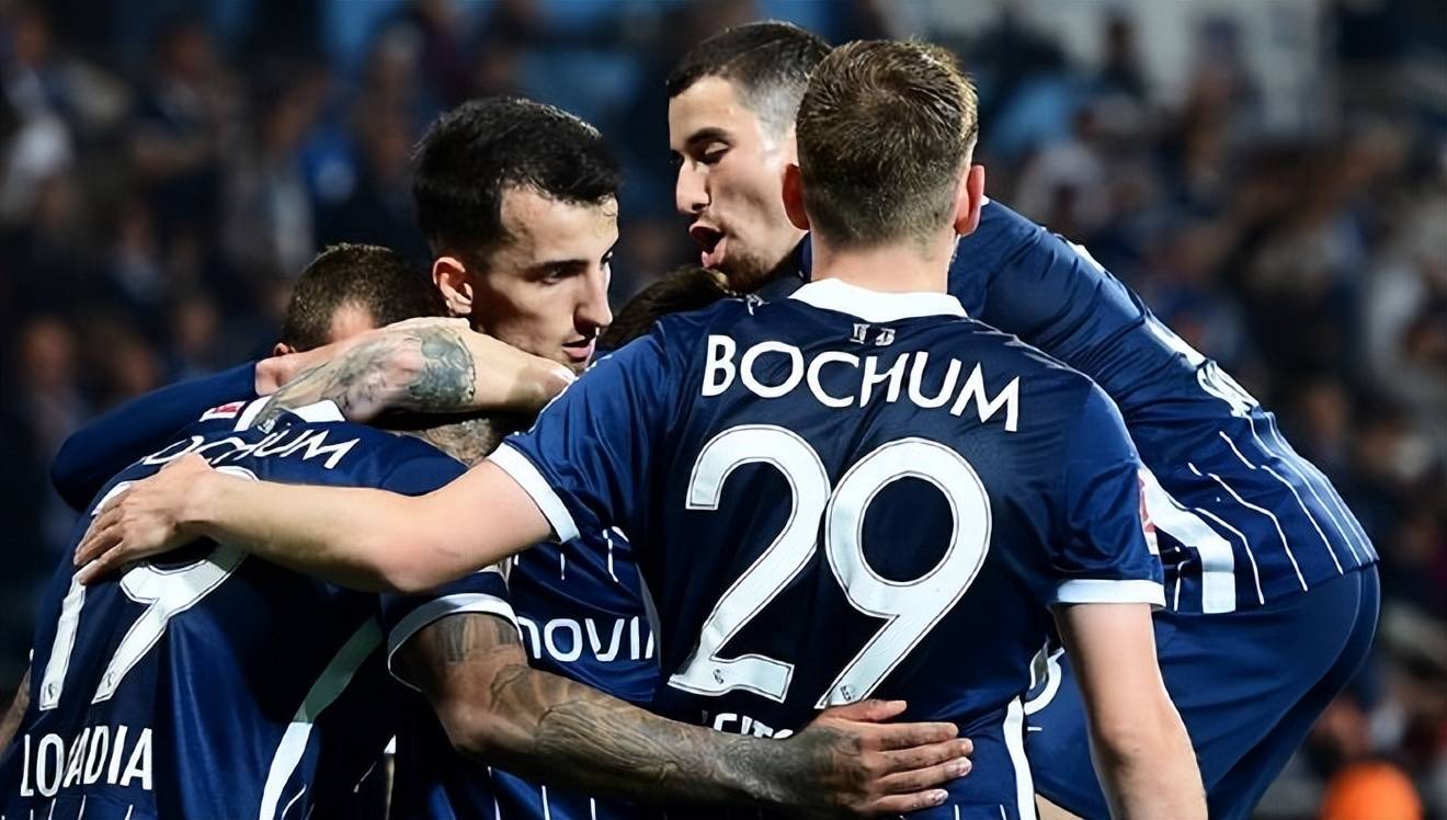 jinnianhui-包含多特蒙德训练开放日，集结日强势反弹引欢呼，法国杯在即，训练强度明显提升的词条